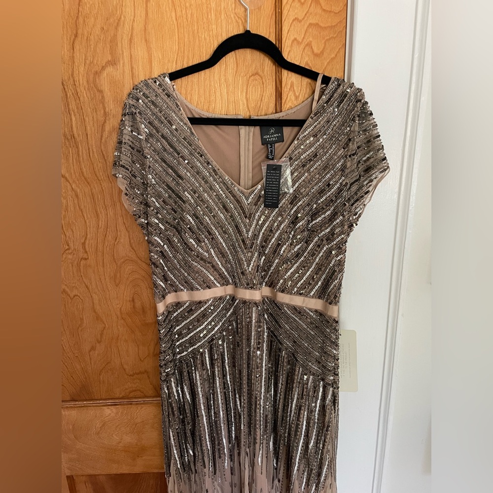 Adrianna Papell Beaded V Neck Gown in Nude/Brown. Size 16- NWT - Picture 3 of 4